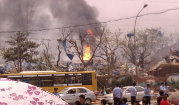 兩個小時后，明火還在